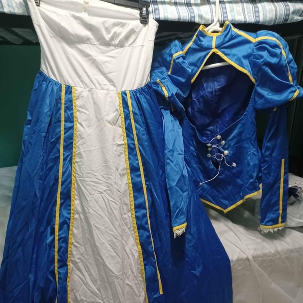 Fate -Artoria Pendragon cosplay size small On Hold?